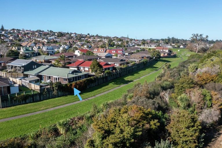 Photo of property in 1/75 Aviemore Drive, Highland Park, Auckland, 2010