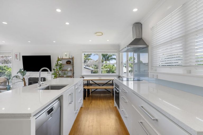 Photo of property in 45 Birkdale Road, Birkdale, Auckland, 0626