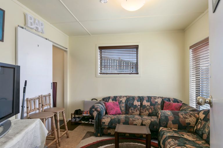 Photo of property in 31 Beaumaris Crescent, Ascot Park, Porirua, 5024