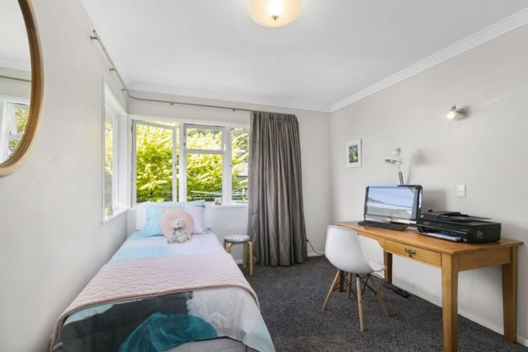Photo of property in 41 Pukatea Street, Eastbourne, Lower Hutt, 5013