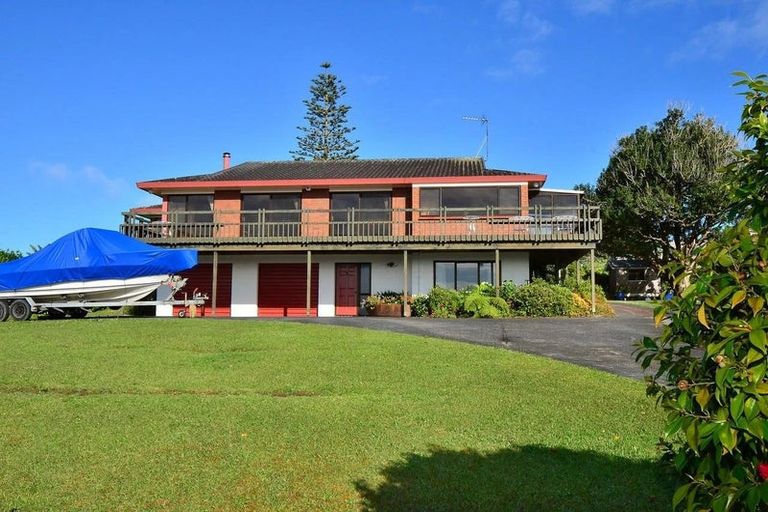 Photo of property in 886 Whangaparaoa Road, Manly, Whangaparaoa, 0930