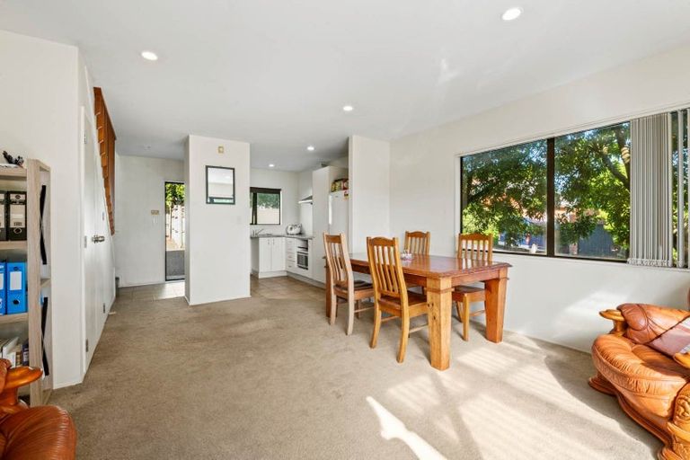 Photo of property in 1/44 Fields Parade, Oteha, Auckland, 0632