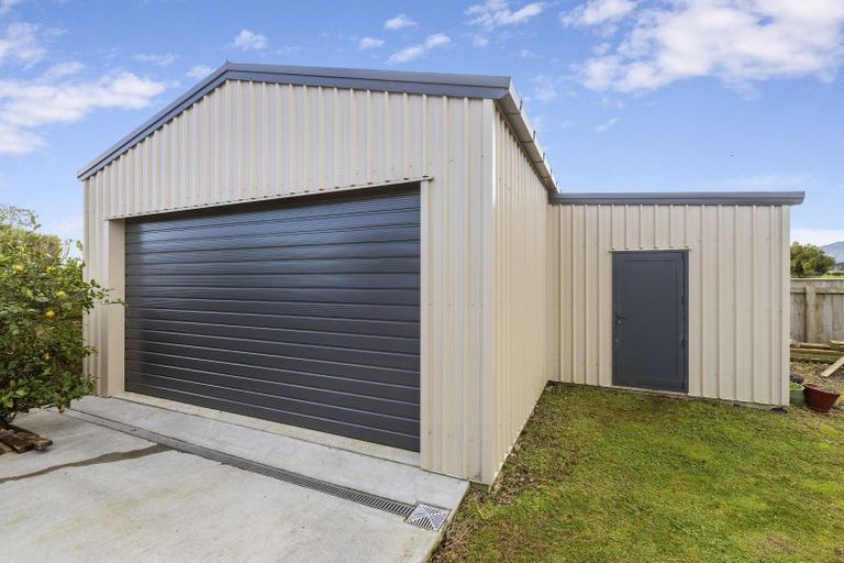 Photo of property in 15a Carthew Street, Okato, 4335