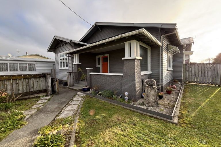 Photo of property in 608 Queen Street East, Levin, 5510