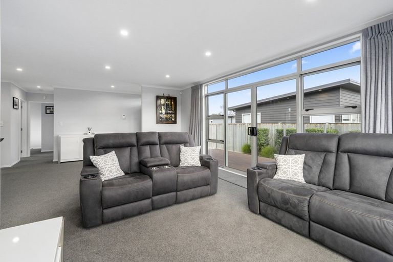 Photo of property in 58 Exeter Crescent, Takaro, Palmerston North, 4412