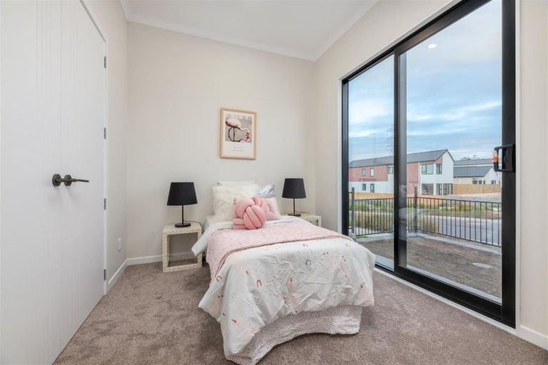 Photo of property in 16 Taiororua Avenue, Massey, Auckland, 0614