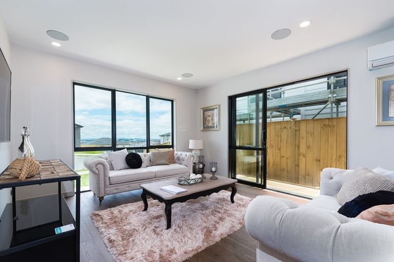 Photo of property in 14 Drover Close, Flat Bush, Auckland, 2019