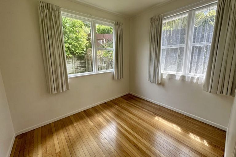 Photo of property in 13 Lucinda Place, Glen Eden, Auckland, 0602