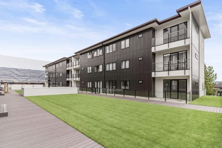 Photo of property in 8/130 Stancombe Road, Flat Bush, Auckland, 2016