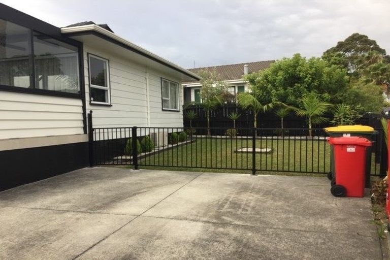 Photo of property in 8 Caribbean Drive, Unsworth Heights, Auckland, 0632