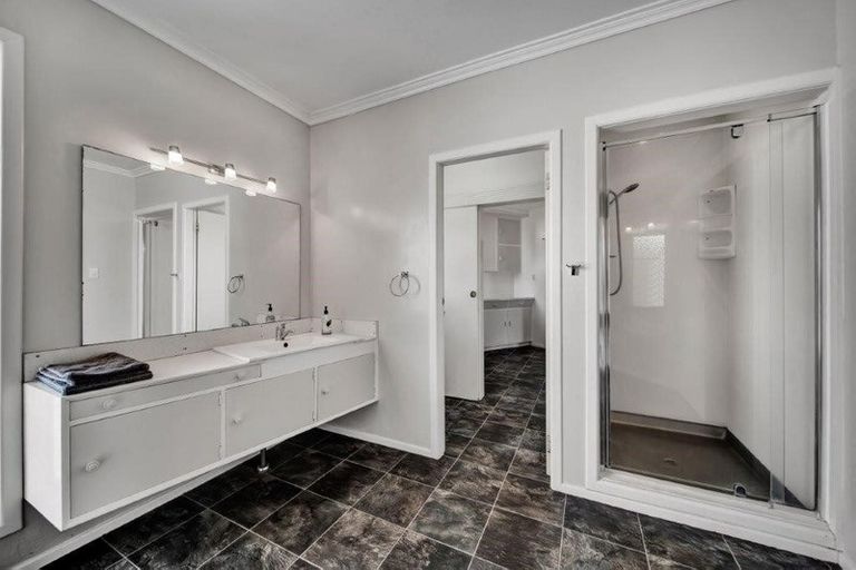 Photo of property in 161 South Road, Hawera, 4610