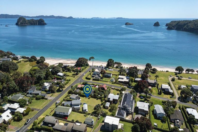 Photo of property in 11 Hahei Beach Road, Hahei, Whitianga, 3591