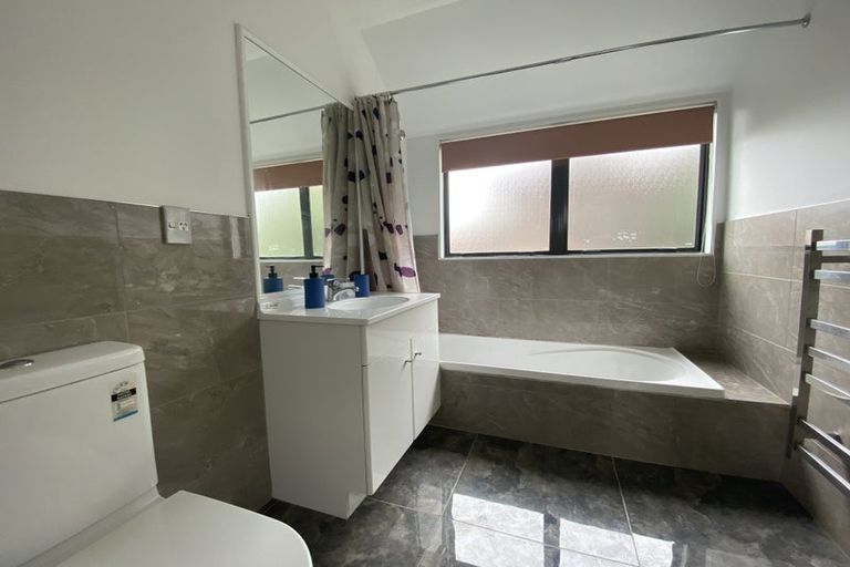 Photo of property in 208 Botany Road, Botany Downs, Auckland, 2010