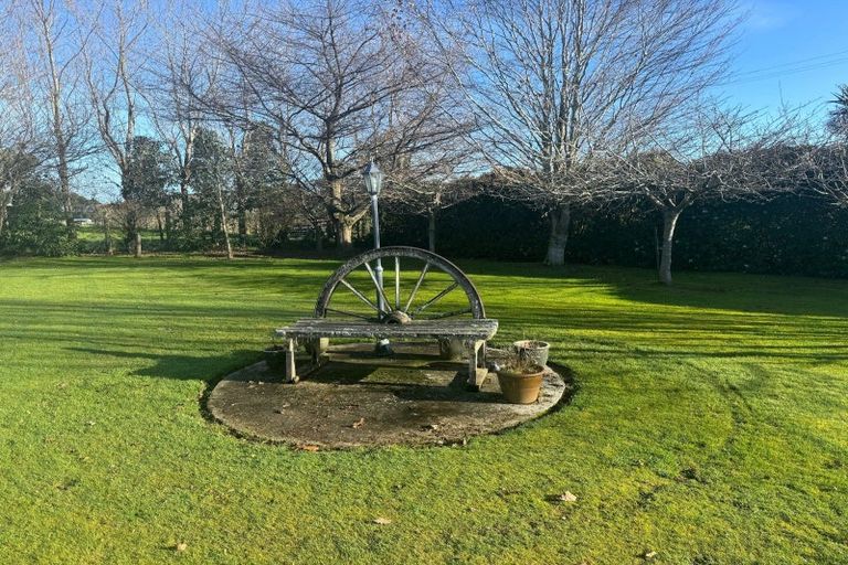 Photo of property in 221 Titiroa Pine Bush Road, Waimahaka, Wyndham, 9891