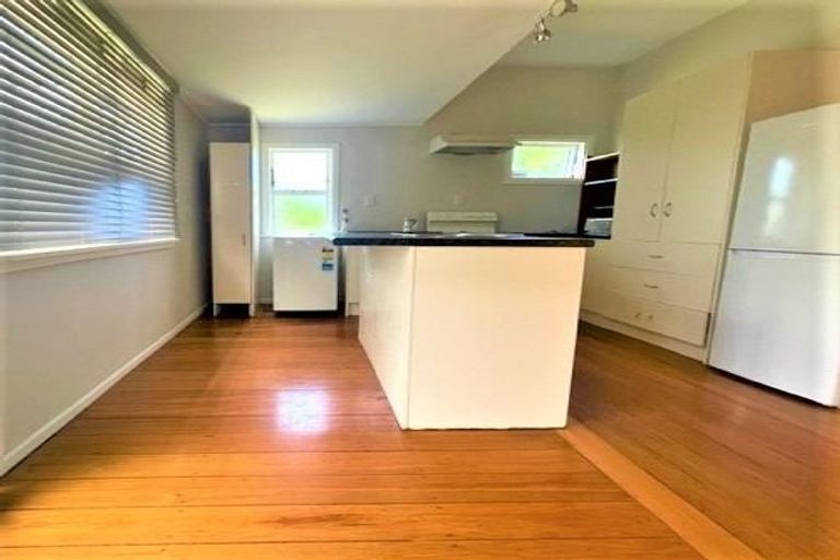 Photo of property in 70 Mckenzie Road, Mangere Bridge, Auckland, 2022