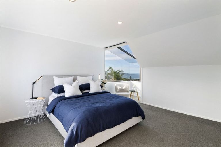Photo of property in 2/10 Knights Road, Rothesay Bay, Auckland, 0630