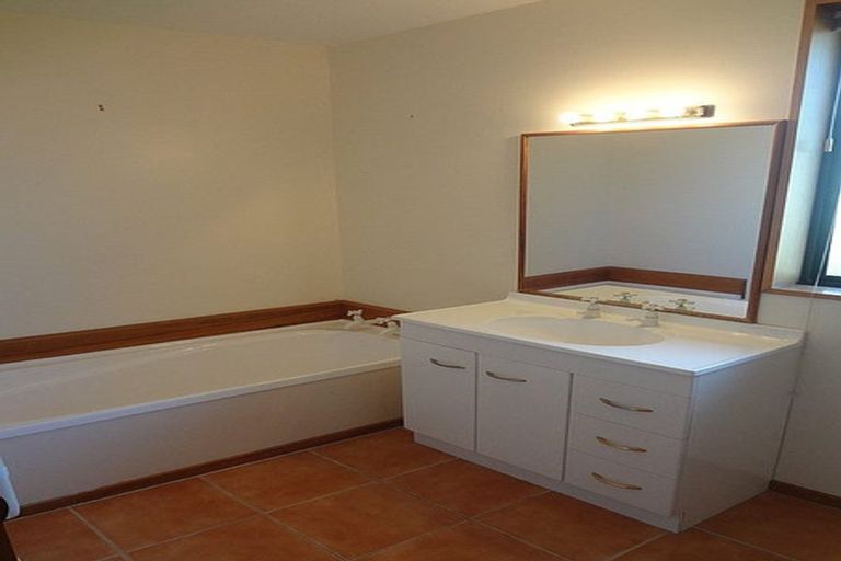 Photo of property in 19 Devon Crescent, Darfield, 7510