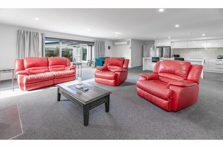 Photo of property in 31 Watkins Drive, Rangiora, 7400