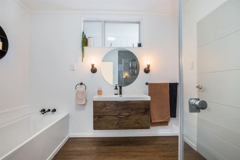 Photo of property in 18 Raroa Place, Pukerua Bay, 5026