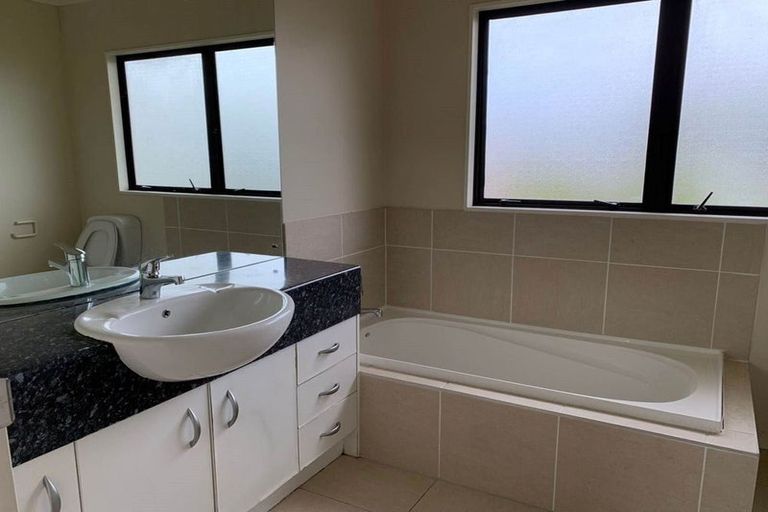 Photo of property in 13a Elliot Street, Howick, Auckland, 2014