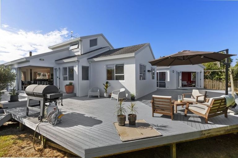 Photo of property in 29 Glucina Avenue, West Harbour, Auckland, 0618