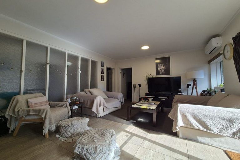 Photo of property in 1 Lauderdale Road, Birkdale, Auckland, 0626