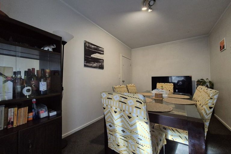 Photo of property in 1 Lauderdale Road, Birkdale, Auckland, 0626