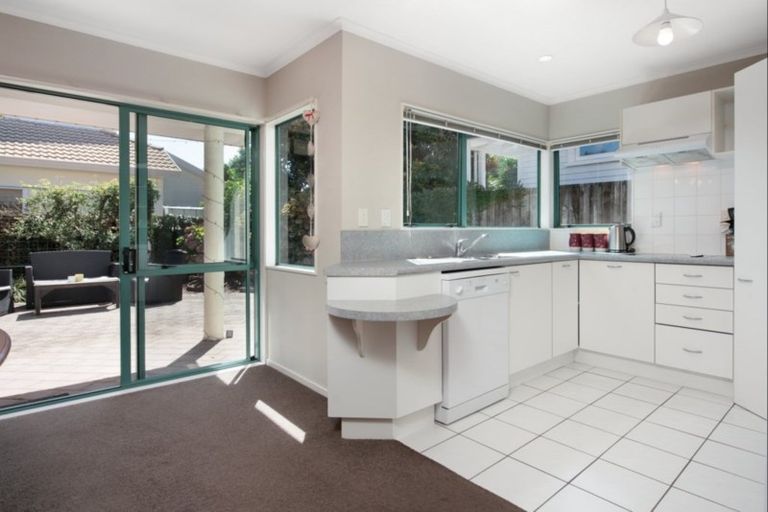 Photo of property in 5 Edgecumbe Way, Tauranga, 3110