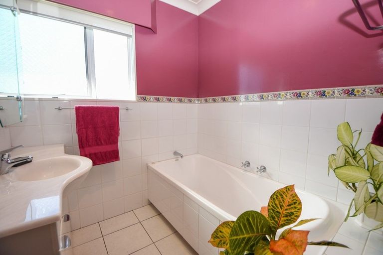 Photo of property in 65 Park Road, Carterton, 5713