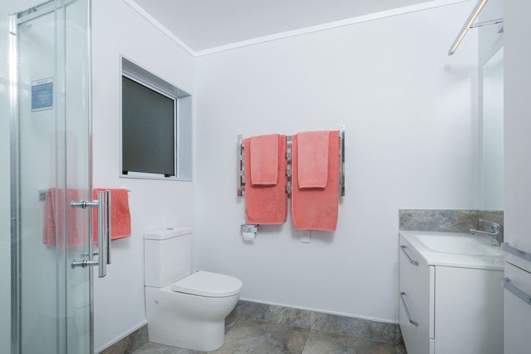 Photo of property in 15 Ferntree Terrace, West Harbour, Auckland, 0618