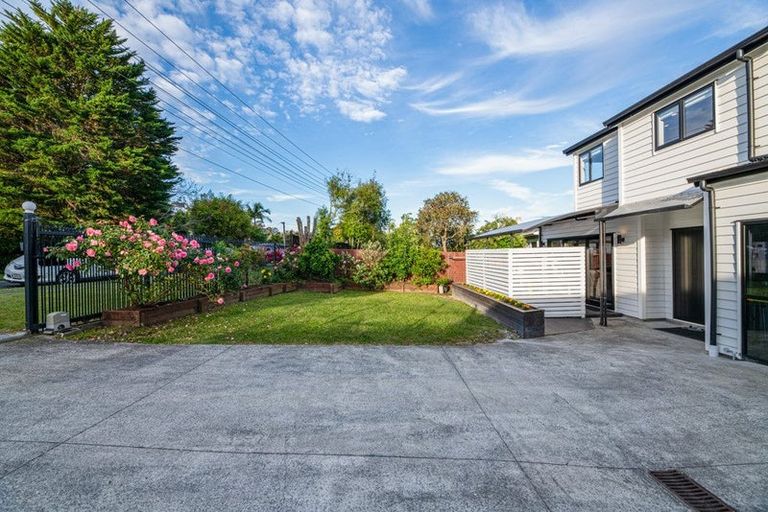 Photo of property in 5a Woodside Road, Massey, Auckland, 0614