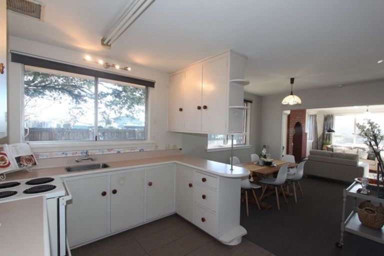 Photo of property in 21 Inwoods Road, Parklands, Christchurch, 8083