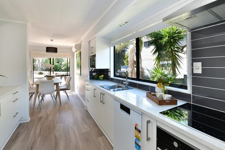 Photo of property in 3b Royalty Rise, Red Beach, 0932