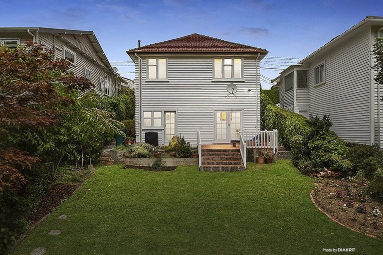 Photo of property in 16 Friend Street, Karori, Wellington, 6012