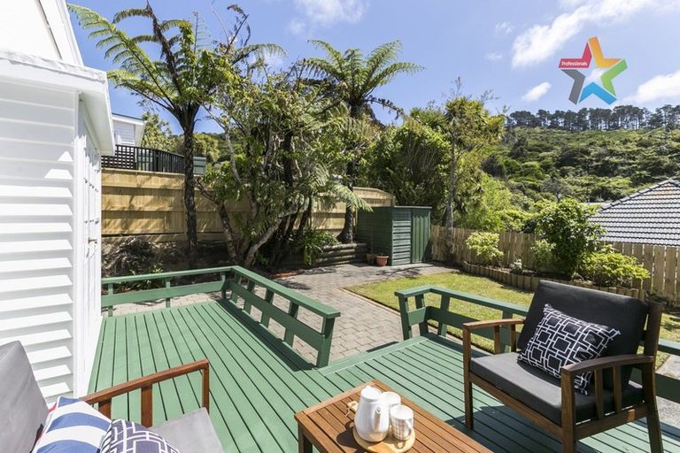 Photo of property in 23 Waikare Street, Karori, Wellington, 6012