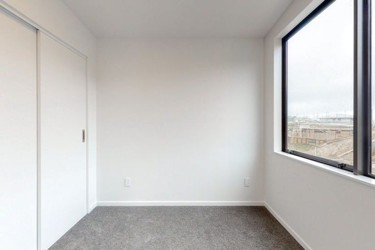 Photo of property in 7/62 Spenmoor Street, Newlands, Wellington, 6037