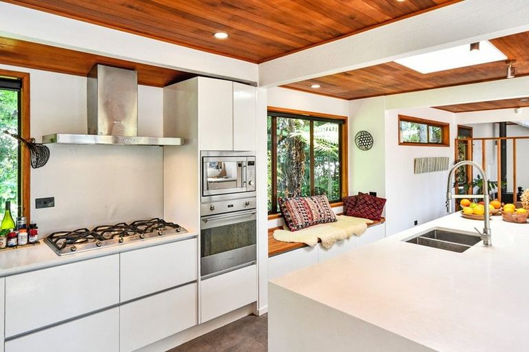 Photo of property in 30 Scenic Drive, Hillpark, Auckland, 2102