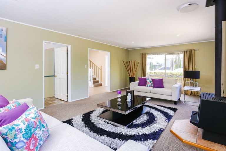 Photo of property in 8 Woodfern Crescent, Titirangi, Auckland, 0604