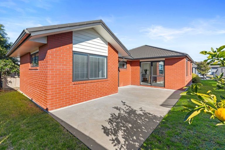 Photo of property in 16 Marion Crescent, Papamoa Beach, Papamoa, 3118