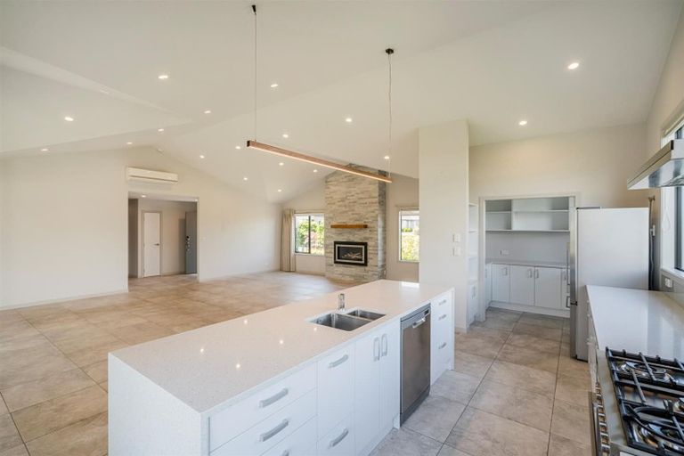 Photo of property in 1 Topping Place, Whitianga, 3510