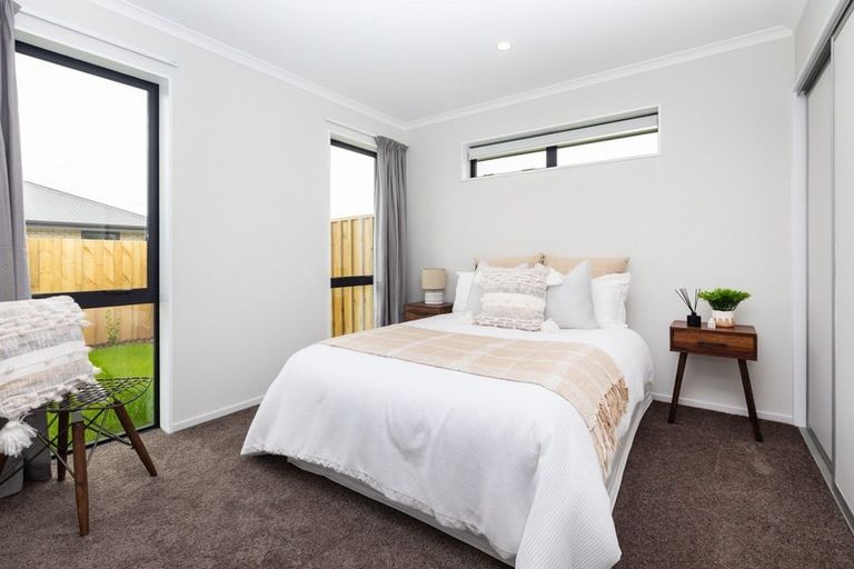 Photo of property in 7 Fairbairn Close, Halswell, Christchurch, 8025