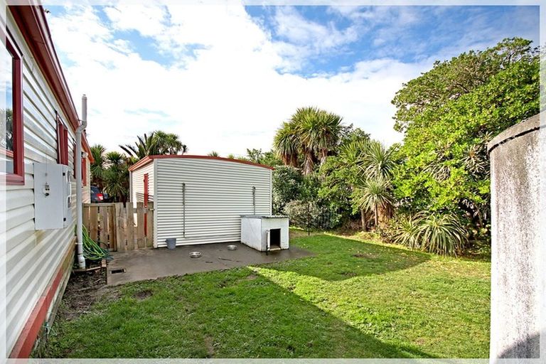 Photo of property in 17 Aru Street, Tangimoana, 4822