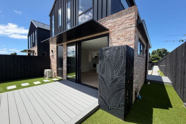 Photo of property in 1/139 Tirimoana Road, Te Atatu South, Auckland, 0602