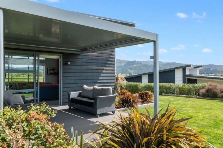 Photo of property in 12 Roseberry Place, Whitianga, 3510