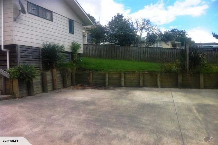 Photo of property in 10b Kaponga Crescent, New Lynn, Auckland, 0600