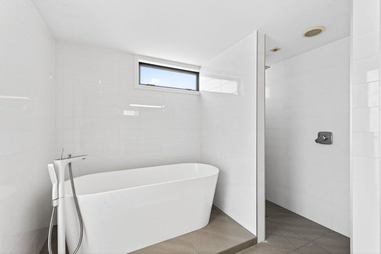 Photo of property in 40 Roslyn Road, Bluff Hill, Napier, 4110