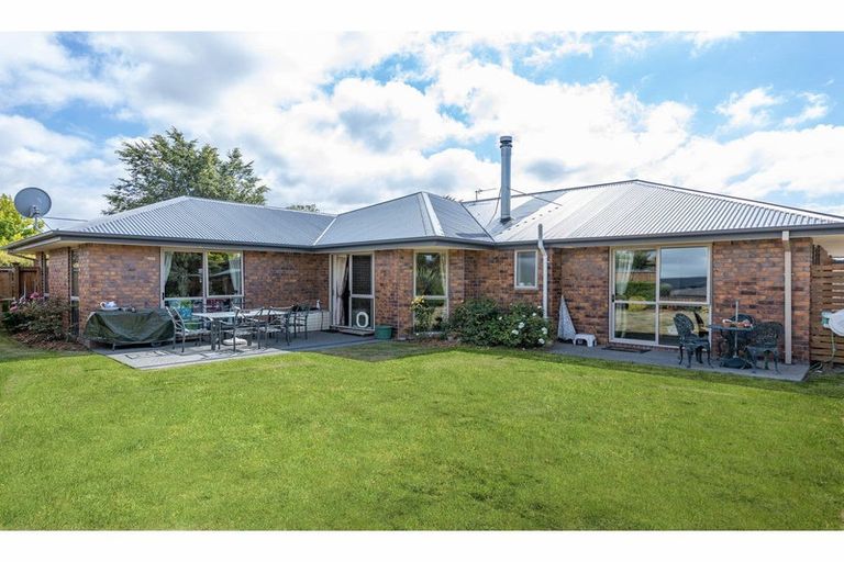 Photo of property in 4 Doncaster Place, Rangiora, 7400