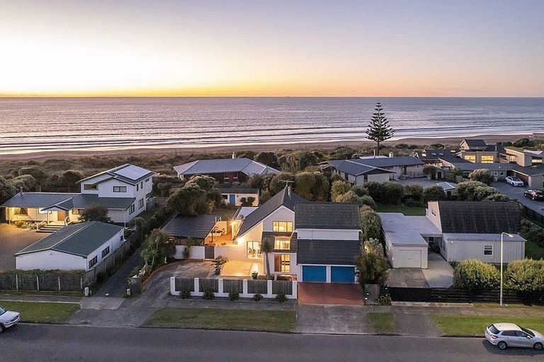 Photo of property in 113 Field Way, Waikanae Beach, Waikanae, 5036