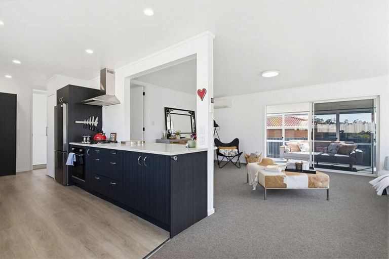 Photo of property in 5 Hetherington Road, Ranui, Auckland, 0612