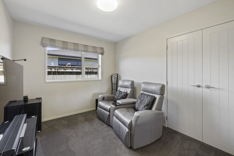 Photo of property in 32 Redwood Crescent, Hurdon, New Plymouth, 4310